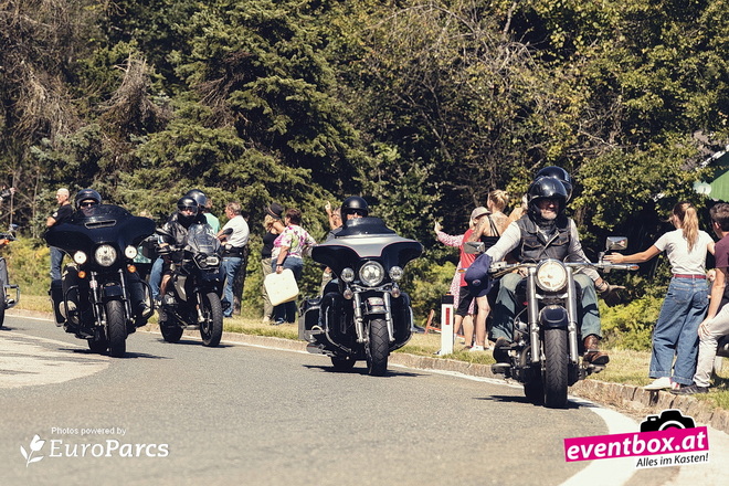 Beitragsbild zu: Harley Treffen: 10.000 Biker feiern fulminantes Finale