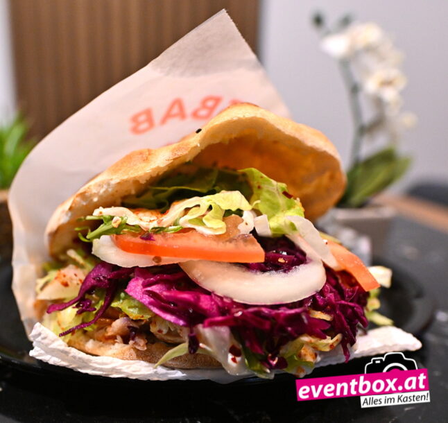 Beitragsbild zu: Döner Kebab: Was macht den perfekten Dreh aus? Tipps für Döner-Genuss auf höchstem Level!“
